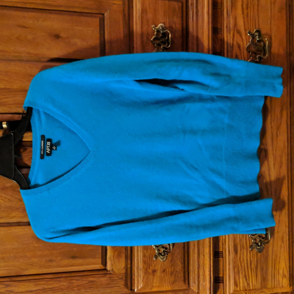 Beautiful blue cashmere sweater